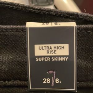 High Rise Super Skinny ripped knee jeans